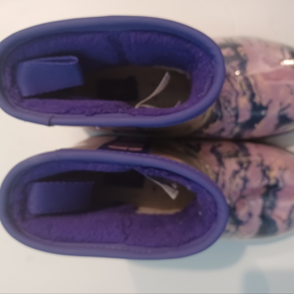 SOLD! Ugg Australia Waterproof boots - Picture 5 of 9